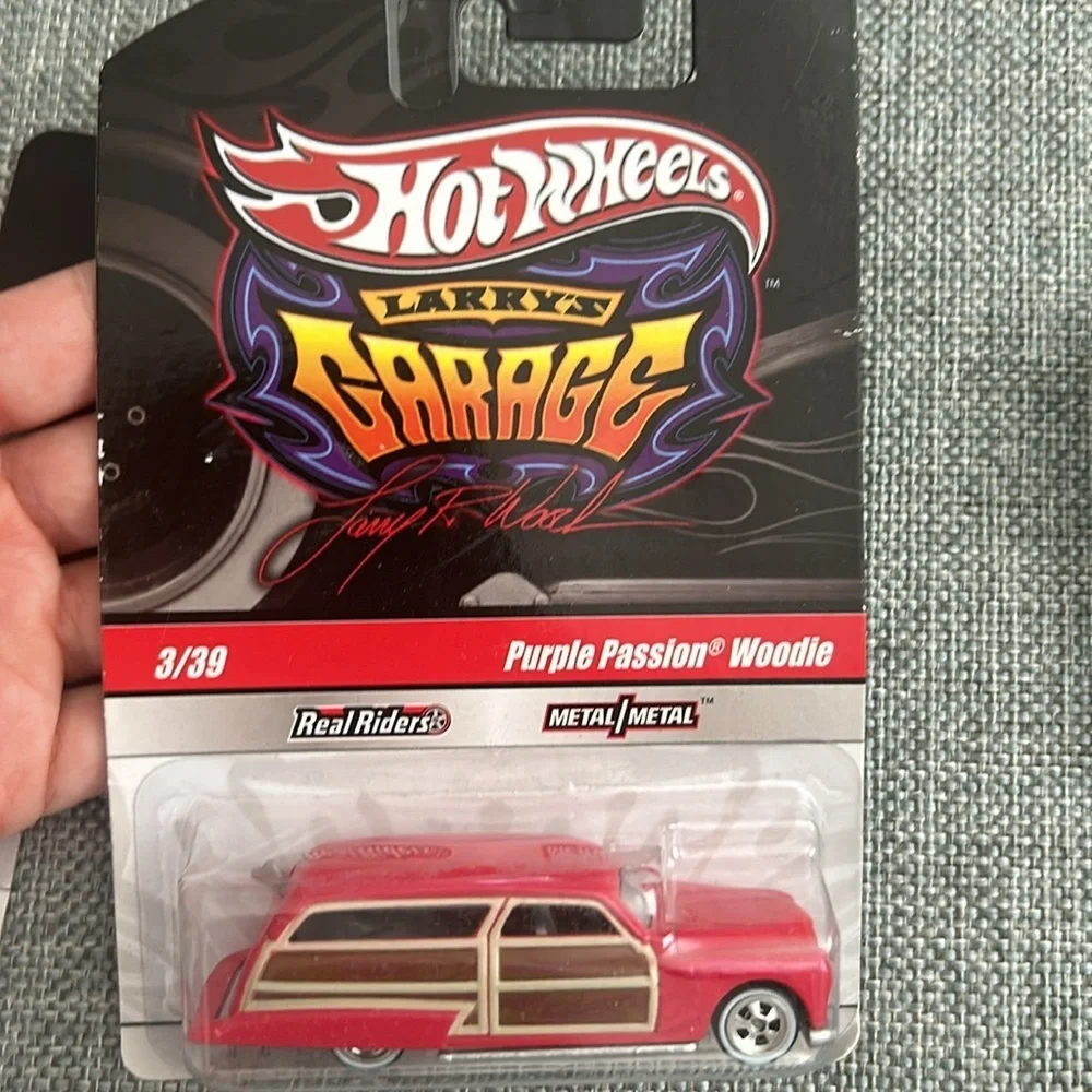 2009 Hot wheels bundle three Larry’s Garage Real Riders